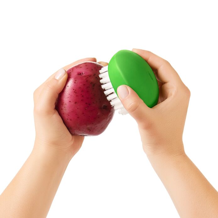 OXO Good Grips Flexible vegetable brush