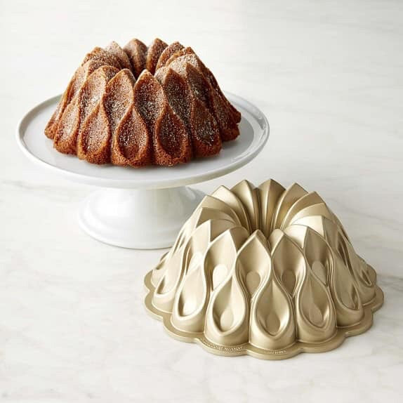 Nordic Ware Crown Bundt Baking Pan – Home Gadgets